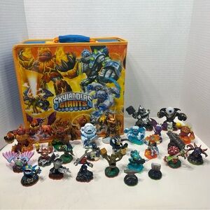 SKYLANDERS GIANTS figures and case lot activision Xbox